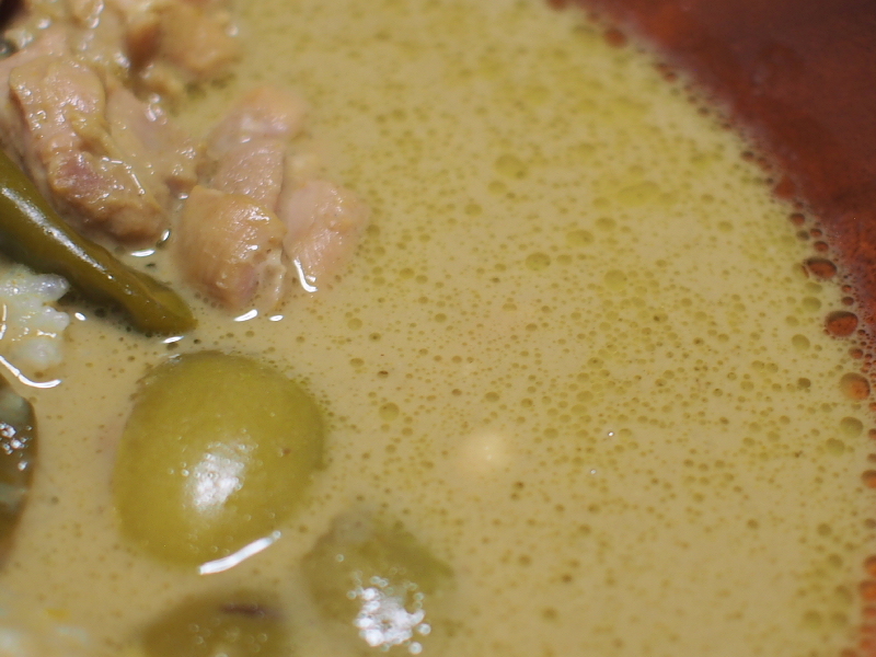 【レトルトカレー食べ比べ㉓】ヤマモリ「グリーンカレー」 ～恐れ入りました m(_ _)m_b0008655_22080853.jpg