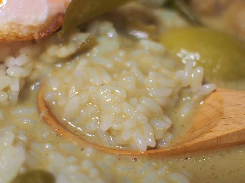 【レトルトカレー食べ比べ㉓】ヤマモリ「グリーンカレー」 ～恐れ入りました m(_ _)m_b0008655_22092830.jpg
