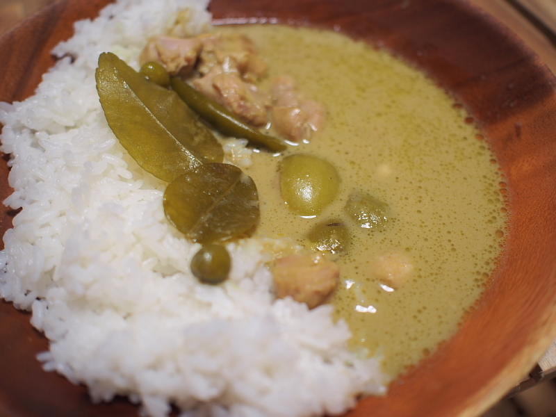 【レトルトカレー食べ比べ㉓】ヤマモリ「グリーンカレー」 ～恐れ入りました m(_ _)m_b0008655_22130016.jpg