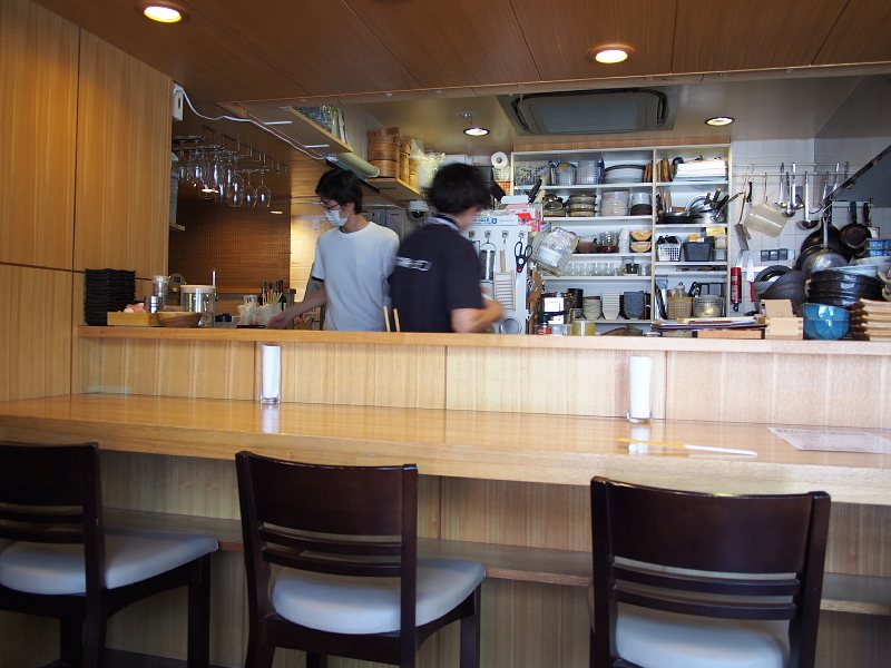 【東北沢】向陽キッチンの”親子丼”とまさかのランドリーカフェ「クロスロードベーカリー&カフェ」_b0008655_22363742.jpg