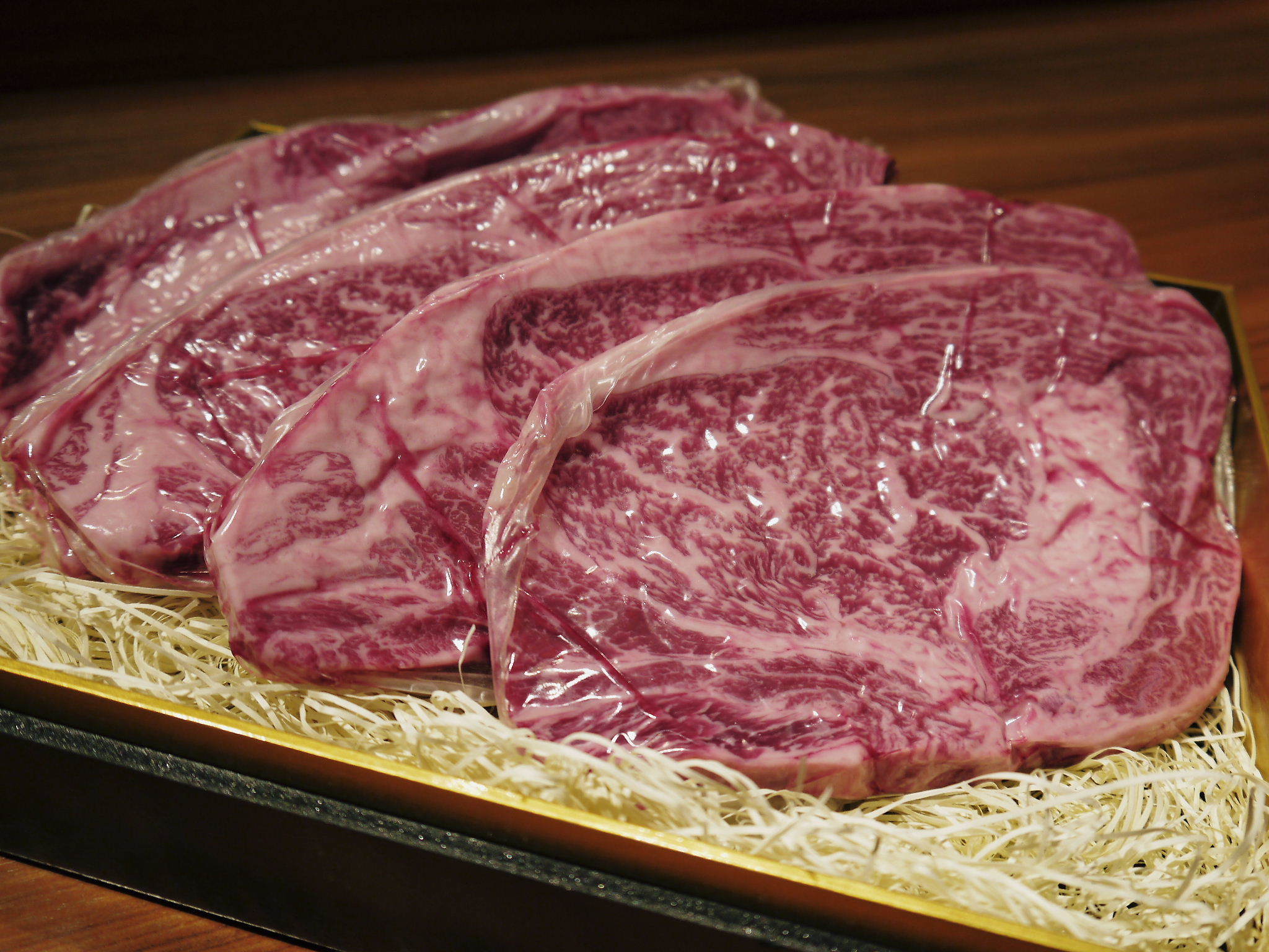 お歳暮にいかがですか!熊本県産黒毛和牛100%のハンバーグステーキを数量限定で予約販売中!_a0254656_20080135.jpg