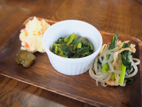 まぐろとサーモンのポキ丼 温玉のせ:Ancook(弘前市)_b0147224_1091248.jpg