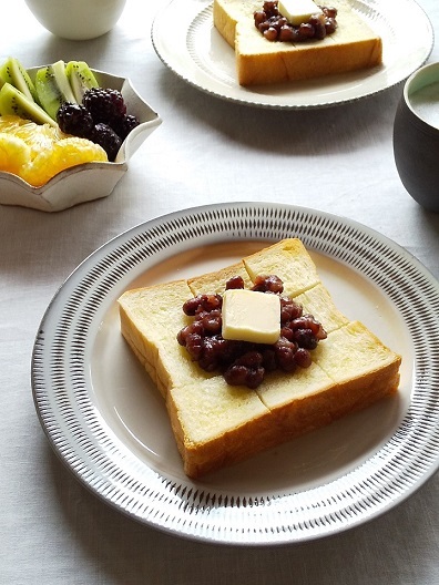 乃が美の「生」食パンで、あんバタートースト ＆ クレマチス・ロマンティカ_d0319943_06532583.jpg