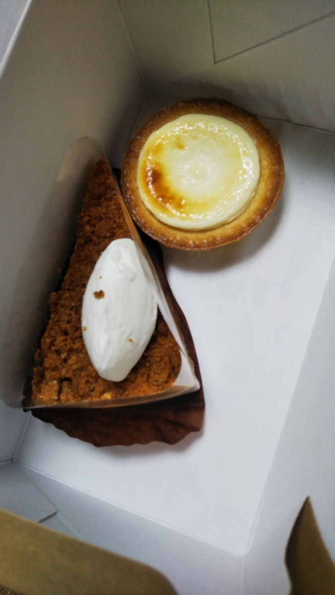 スターバックス ケーキ2種_f0076001_23110022.jpg