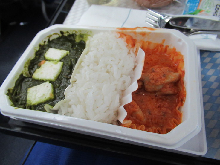 NH215機内食☆行きはカレー攻め!_c0212604_20404049.jpg