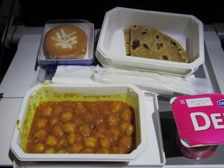 NH215機内食☆行きはカレー攻め!_c0212604_2051382.jpg