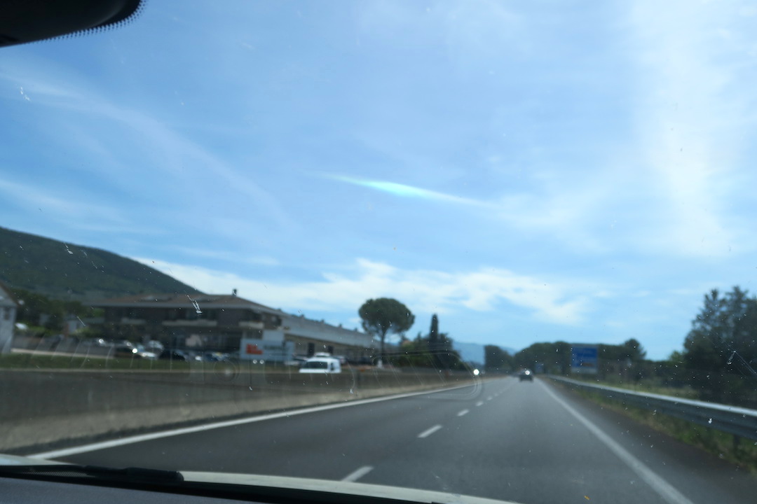 UFOか空に光る緑 彩雲らしい_f0234936_1991969.jpg