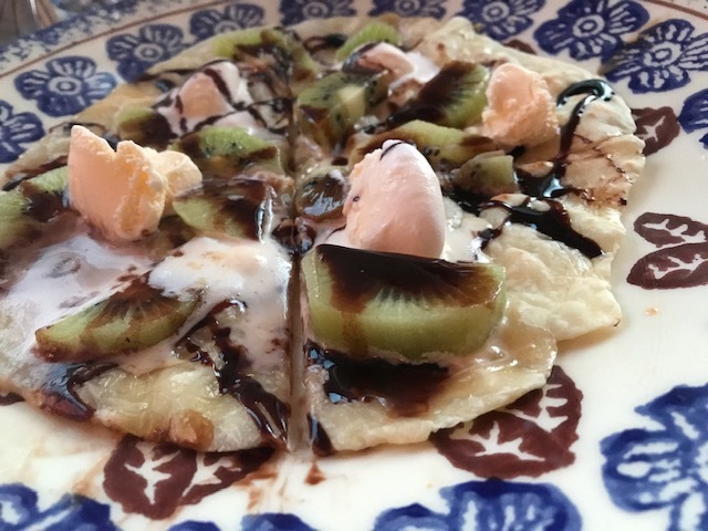 手作りピザ食べ放題する。_a0050302_14005580.jpg