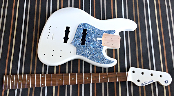 5弦Bass × 1種とOder Guitar × 1種の塗装が完了です!_e0053731_17370986.jpeg