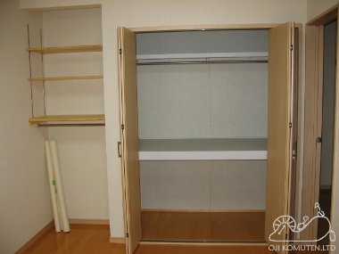 玄関に光が注ぐ吹抜けの家_c0405550_16463963.jpg