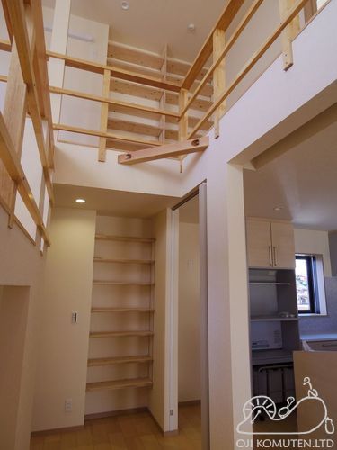 遊び心溢れる城のような住まい_c0405550_16470766.jpg