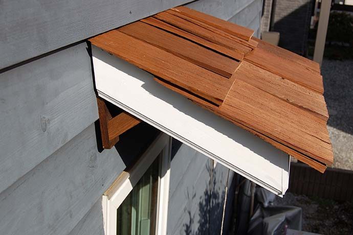 木工ランドのシダーシェイクで窓の庇DIY！_c0224982_18055908.jpg