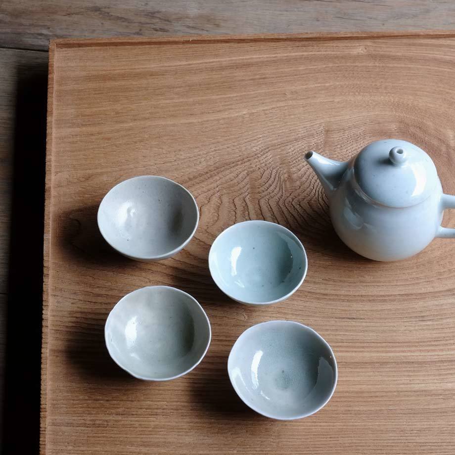 山本亮平　茶杯　生活工芸 山本亮平さん 染付秋草文 白瓷盃 茶杯 茶器 中国茶 - メルカリ