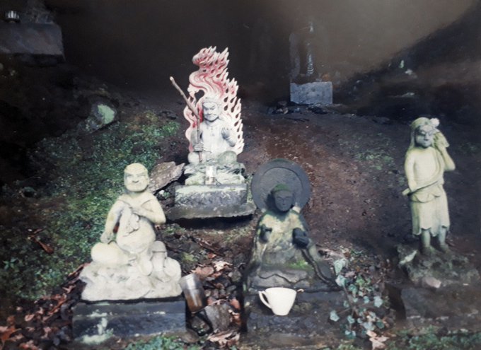 2020/6/11conc.-15(am8:26)photomyne旅行写真残り、古河河鍋暁斎生誕地、鷲宮神社、湯河原:スナック切支丹灯籠、しとどの岩屋、稲城庚申塔・弁天洞窟、石造仁王、朱垂木やぐら_b0116271_11035464.jpg