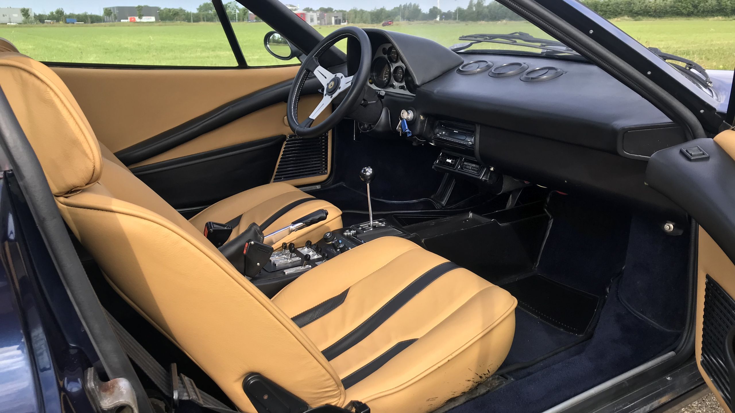 ベルギーの308GTB_a0129711_11273168.jpg