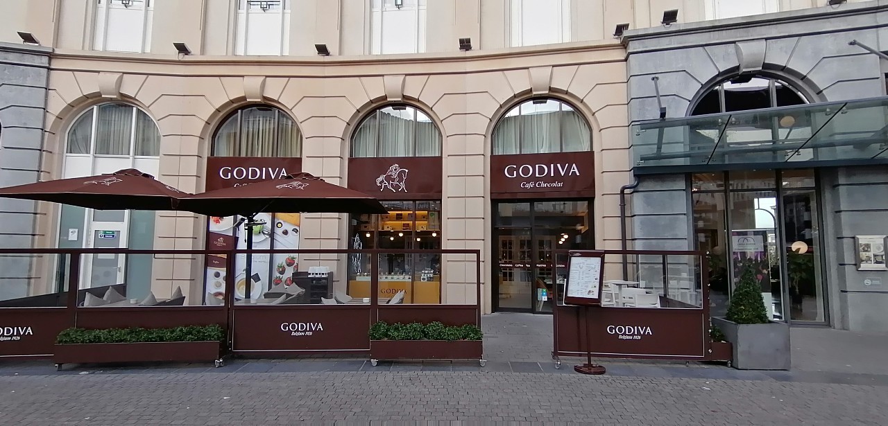 神楽坂にスイーツ新店オープン Aux Merveilleux de Fred_b0060363_17553518.jpg