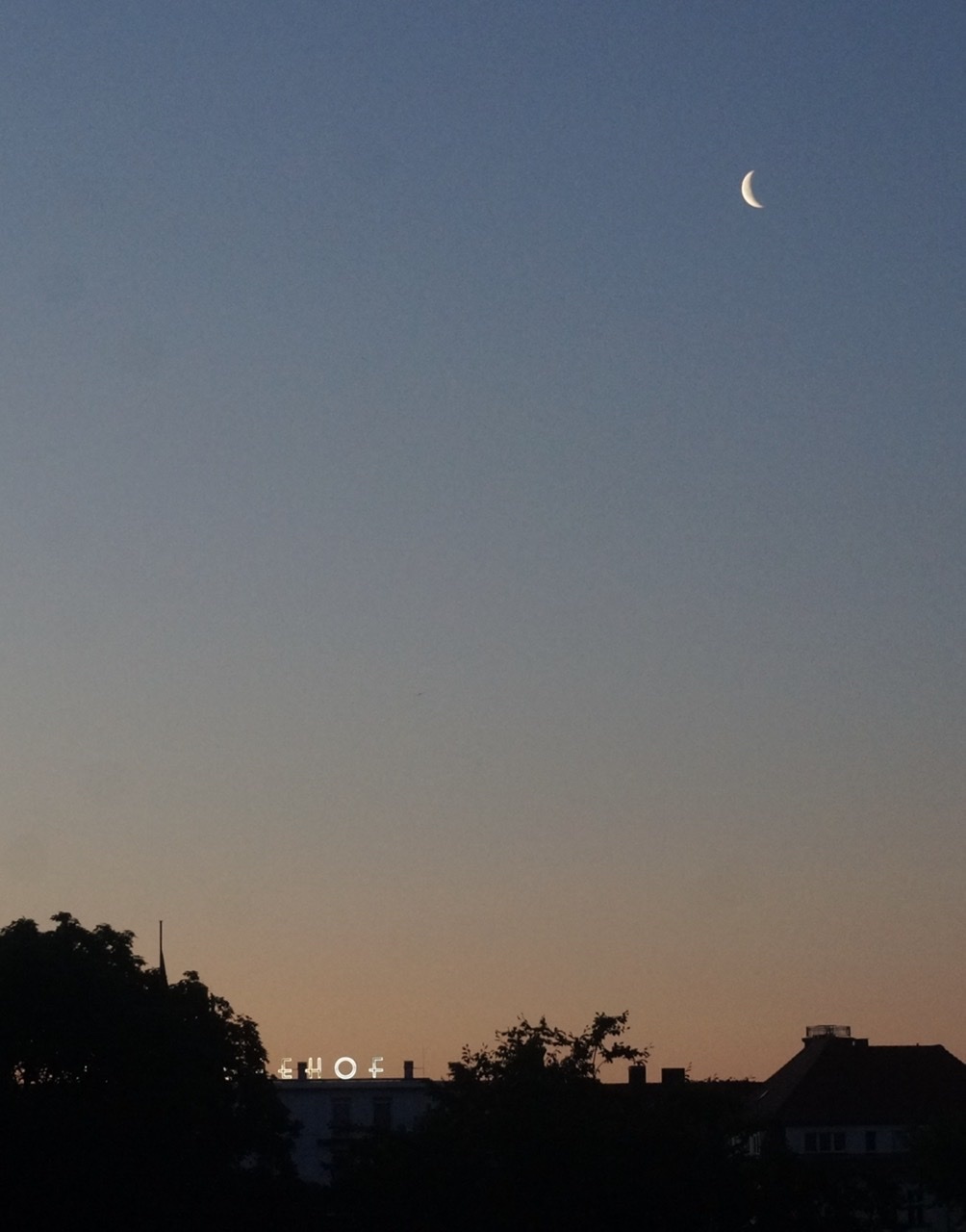 夜明け前、今朝のベルリン。_c0180686_18205819.jpeg