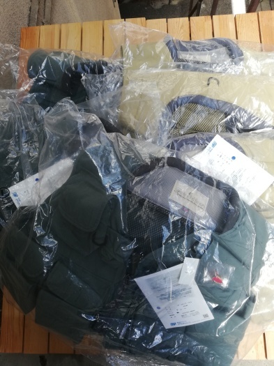 エキップベスト 少量ですが、届きました。_e0029256_09483419.jpg