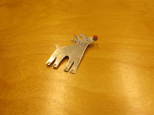 \"Navajo vintage coral reindeer pin\"ってこんなこと。_c0140560_09415330.jpg