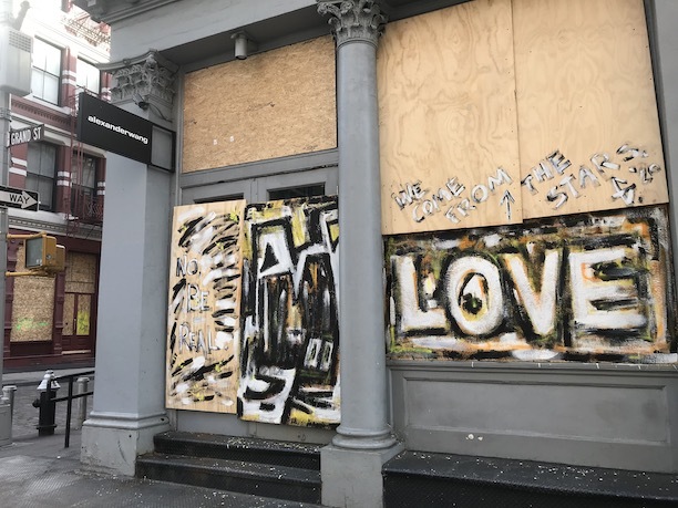 アートで蘇るNYの街角!さすがアレキサンダーワンはオシャレだった!_c0050387_15405891.jpeg