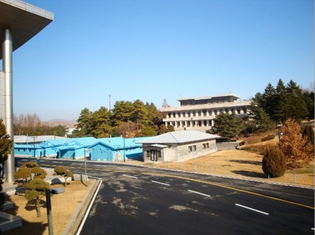 緊張した板門店見学 ~1~_f0346196_10275535.jpg