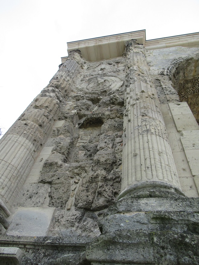 La Porte de Mars*古代ローマの凱旋門*見るほどに興味深い!_c0212604_224461.jpg
