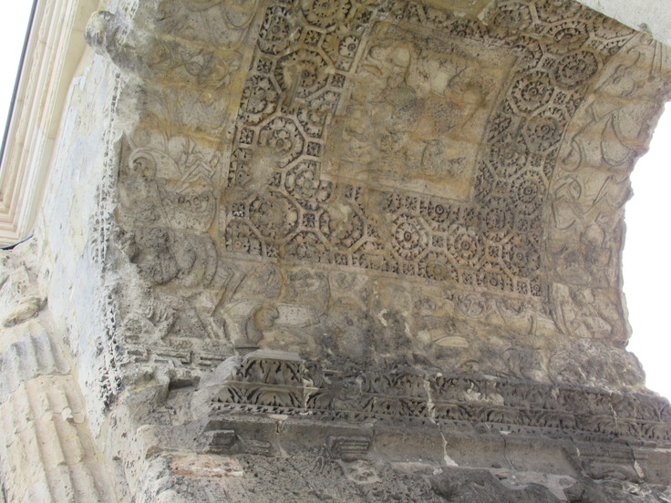 La Porte de Mars*古代ローマの凱旋門*見るほどに興味深い!_c0212604_2295546.jpg