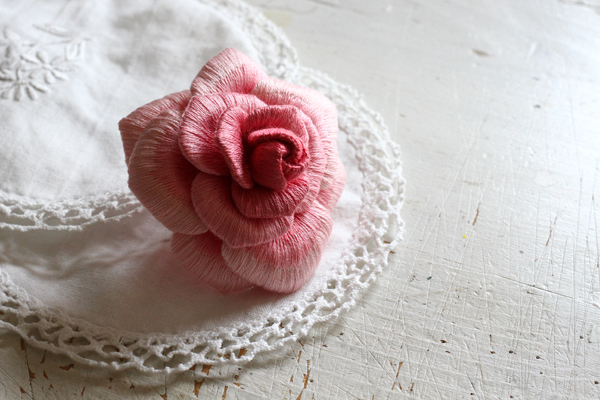 雑誌向け作品の為に立体刺繍の大輪のバラを制作しました_e0333647_15480763.jpg