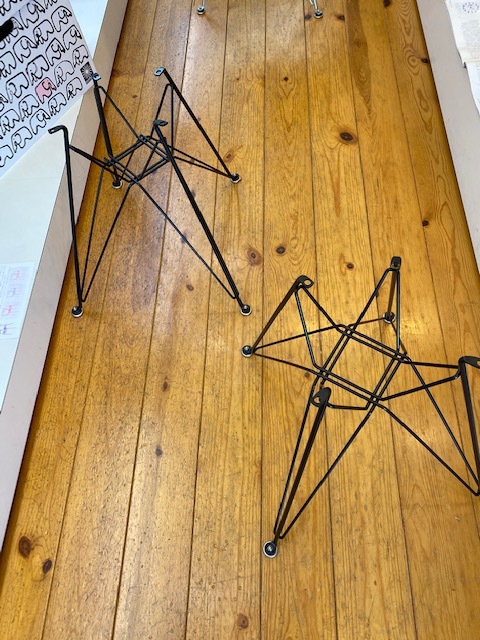 シェルチェアの足が壊れてしまったK様ご用命Eiffel Base 1st model 到着しました!_b0125570_11222347.jpg