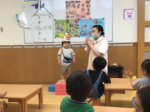 4月,5月,6月生まれのお誕生会(1・2歳児)_c0352066_16330024.jpg