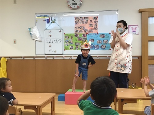 4月,5月,6月生まれのお誕生会(1・2歳児)_c0352066_16394106.jpg