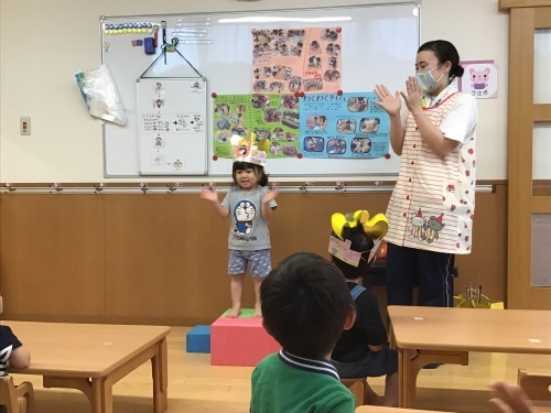 4月,5月,6月生まれのお誕生会(1・2歳児)_c0352066_16401851.jpg