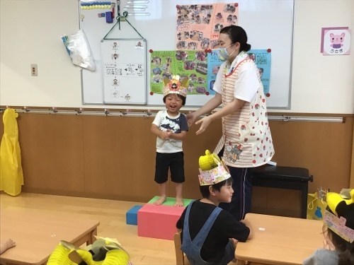 4月,5月,6月生まれのお誕生会(1・2歳児)_c0352066_16404883.jpg