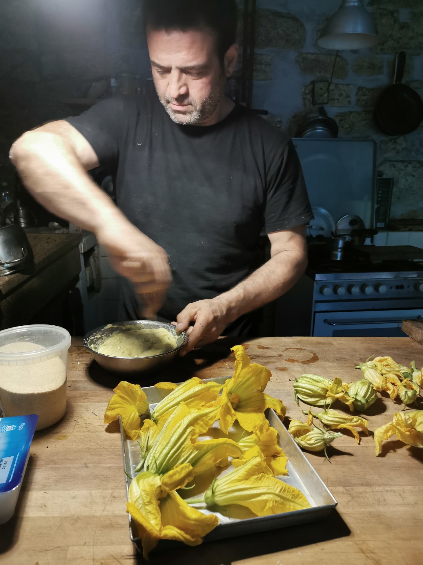 今のイタリアの旬の食べ物は ズッキーニの花のフライ フィレンツェ田舎生活便り２