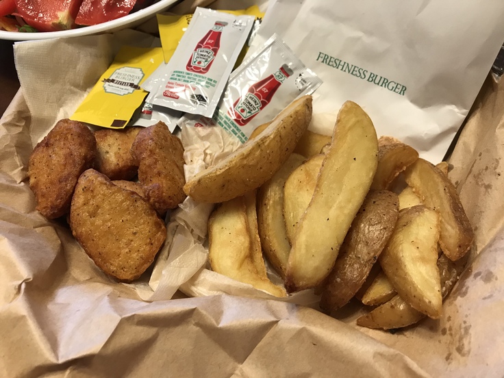 遅めランチはFreshness Burger からテイクアウト♪_c0212604_14523343.jpg