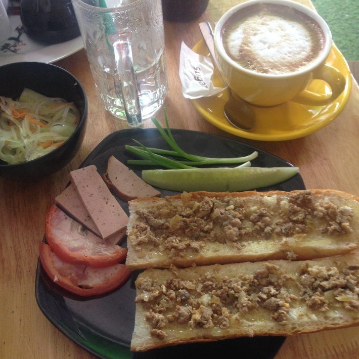 LA Cafe@アンコール中高校至近_e0408534_23374434.jpg