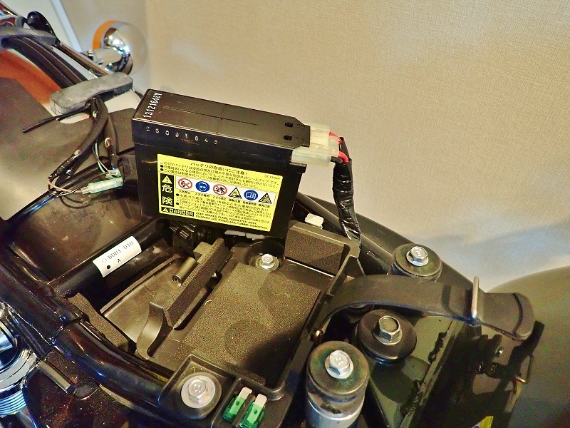 SR400 2年半の放置で流石にバッテリーが・・・_c0336902_20192950.jpg