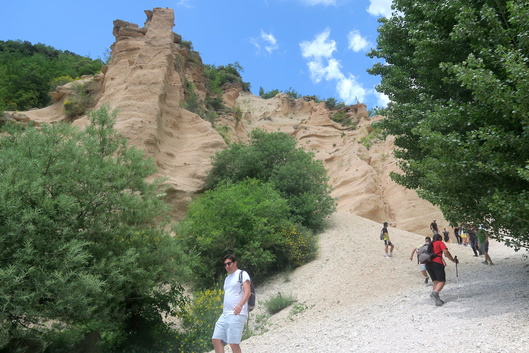 フィアストラ湖から不思議な岩 Lame Rosse へ、マルケ_f0234936_7591830.jpg