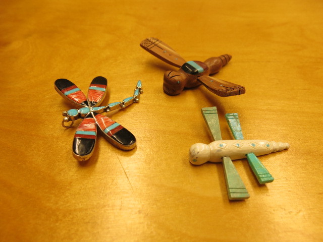 \"Zuni multi color inlay dragonfly pin & fetish\"ってこんなこと。_c0140560_10362248.jpg