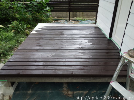 梅雨の庭しごと DIYでガーデンシェッドのウッドデッキ作り_c0293787_13074103.jpg