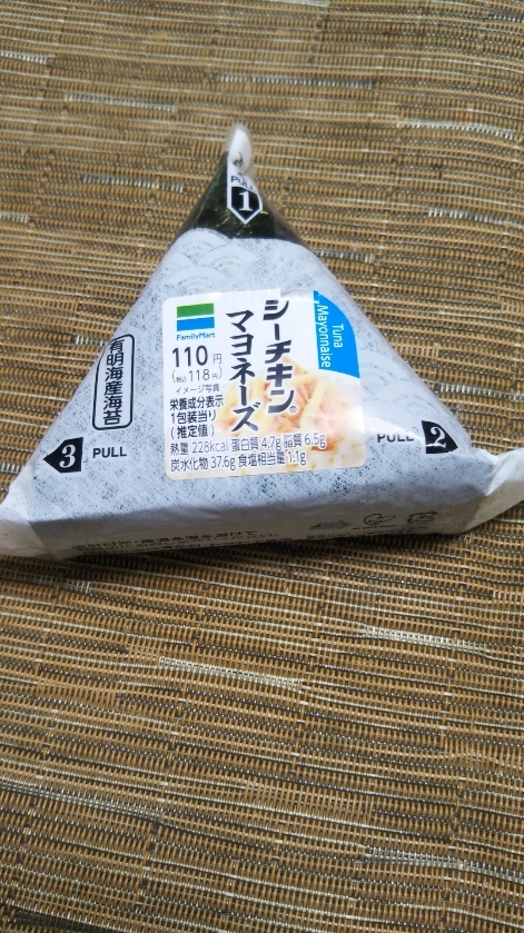ファミマで無料でゲットしたおにぎり_f0076001_22562362.jpg