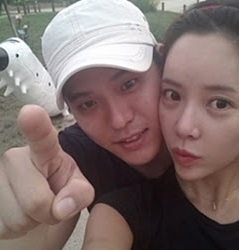韓国芸能人、家族とのレアショット_f0158064_23590723.jpg