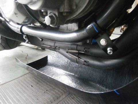 ゼファー750 アンダーカウル　 ［値下げ交渉可能です］ ゼファー750 アンダーカウル ［値下げ交渉可能です］ ゼファー