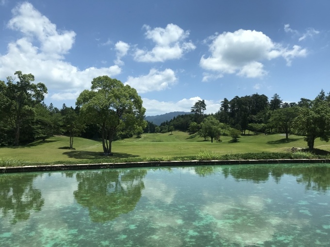 梅雨の晴れ間に家内とゴルフ_b0100062_08222387.jpeg