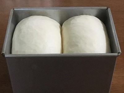 山食とマンゴーロール_f0231189_20550538.jpg