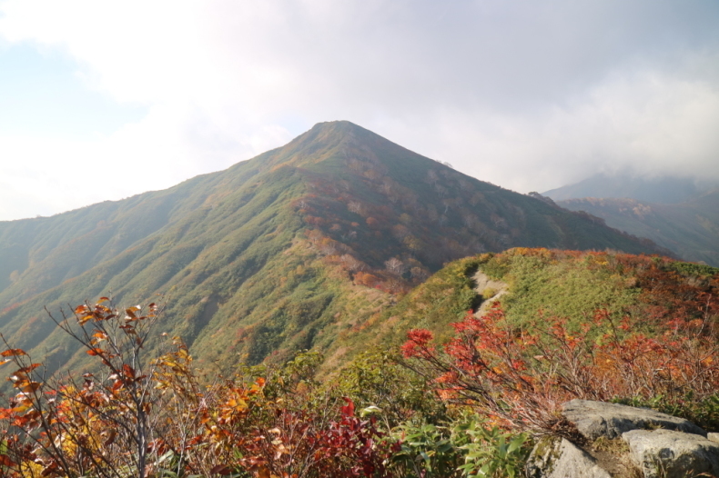 百名山を振り返り㉔「朝日岳」です。_e0389722_06254402.jpg