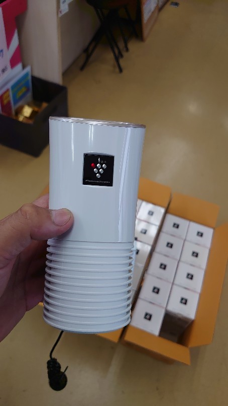 レンタカーと工場代車すべてにプラズマクラスターイオン発生器を設置します。_b0237229_18093161.jpg