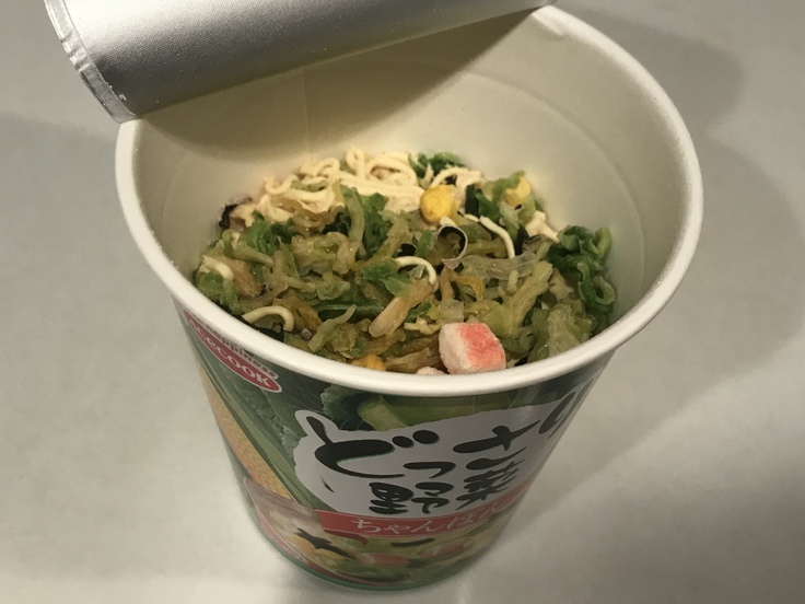 エースコックのカップ麺「どっさり野菜ちゃんぽん」_c0212604_1231345.jpg