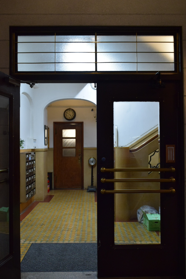 横浜市中区山下町のインペリアルビル(昭和モダン建築再訪)_f0142606_18313852.jpg