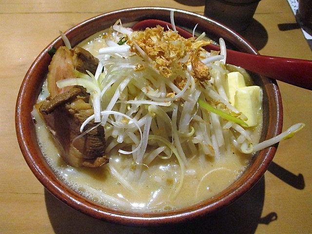 「花木流味噌」で味噌ラーメン(大盛り)＋バター＋半チャーハン♪８７_c0169330_13032464.jpg